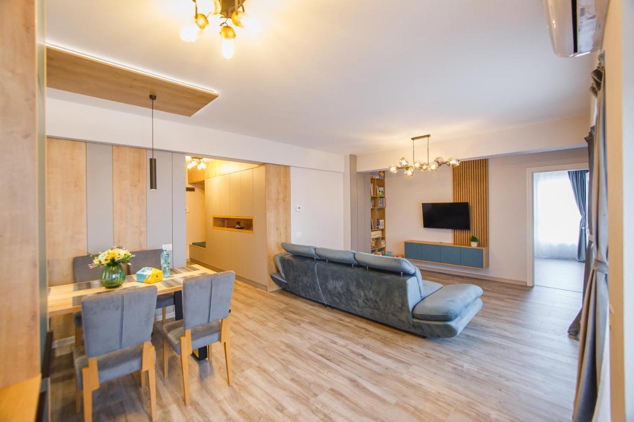 Apartamento Charming Family Haven Oradea Exterior foto