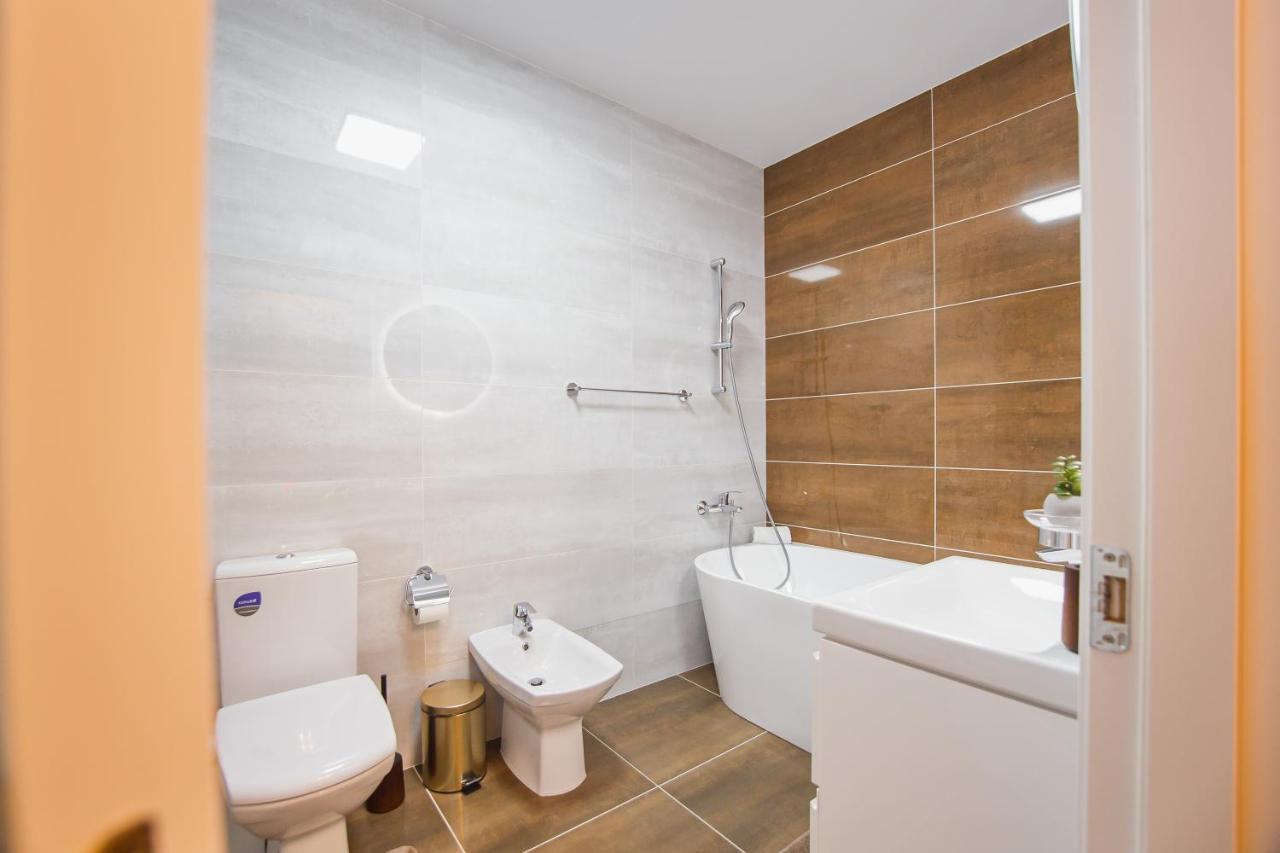 Apartamento Charming Family Haven Oradea Exterior foto