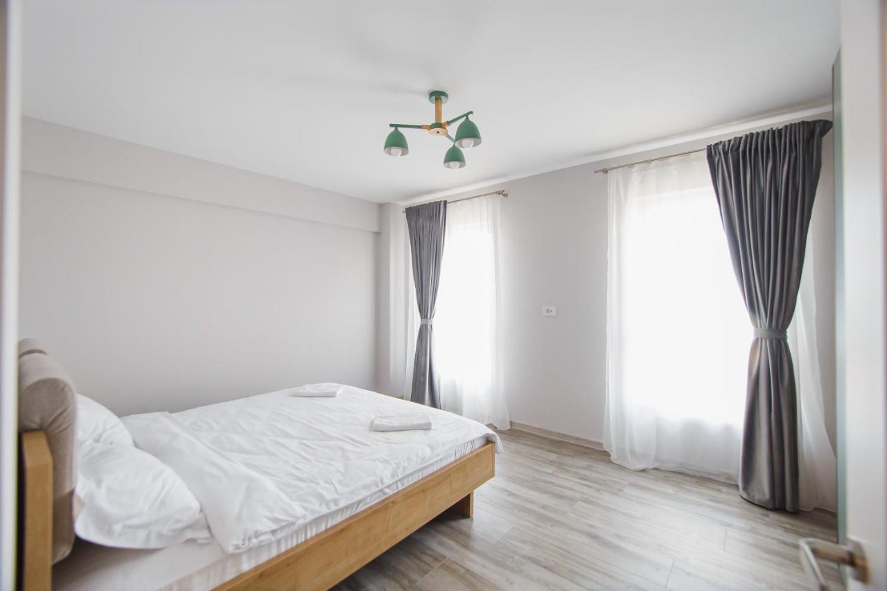 Apartamento Charming Family Haven Oradea Exterior foto